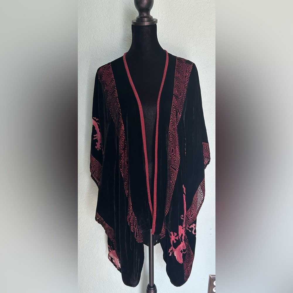 Black and Red Kimono Style Cardigan with Dragon Patterns